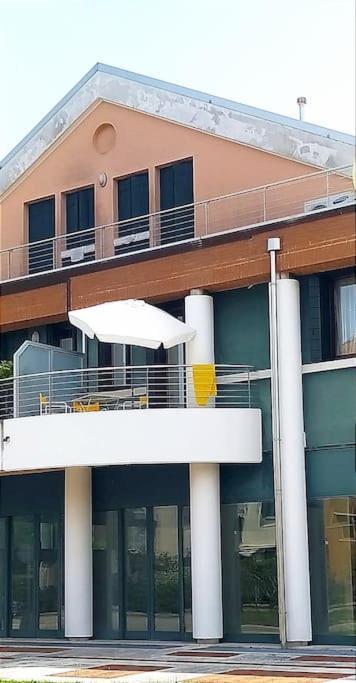 Orizzonte Marino Giallo Angolo Solare Verso La Laguna Cavallino-Treporti Kültér fotó