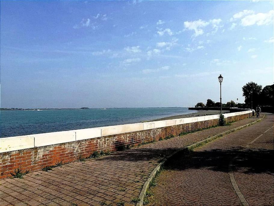 Orizzonte Marino Giallo Angolo Solare Verso La Laguna Cavallino-Treporti Kültér fotó